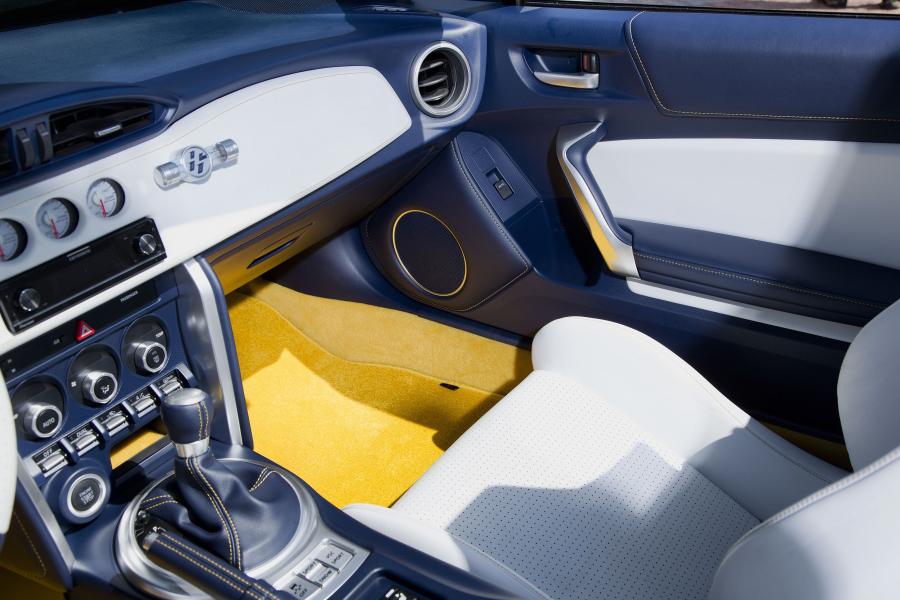 Интерьер Toyota FT-86 Open Concept 2013 года  (фото 2 из 25)
